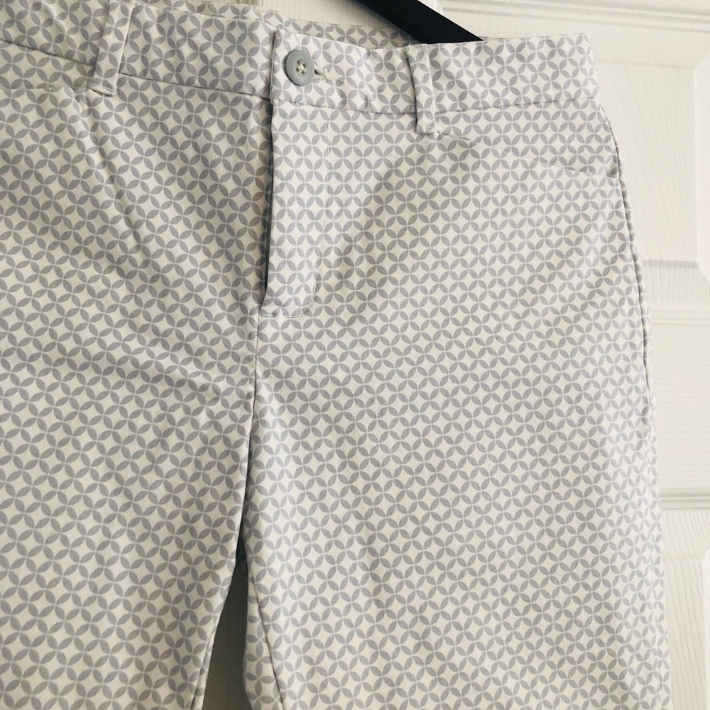 ⭐️ NWOT Never Worn Gap Khaki Size 6 Pant! ⭐️